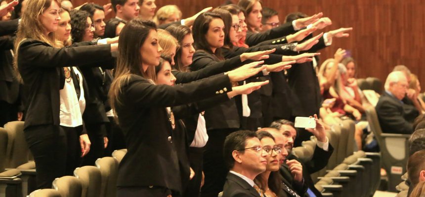 florianopolis_-_governador_destaca_trabalho_do_igp_em_formatura_de_62_novos_auxiliares_de_pericia_20180315_1130325905