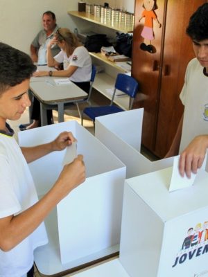 04-05-parlamento-jovem
