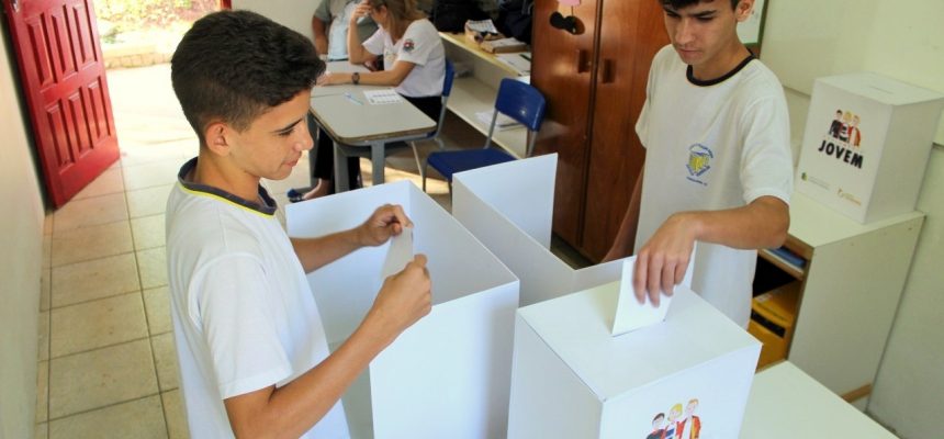04-05-parlamento-jovem