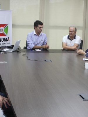 reuniao-com-a-sinduscon-sobre-refis-na-sala-de-atos-foto-ana-de-mattia-3