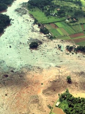 O Presidente da República, Jair Bolsonaro, durante sobrevoo da  região atingida pelo rompimento da barragem Mina Córrego do Feijão, em Brumadinho/MG.