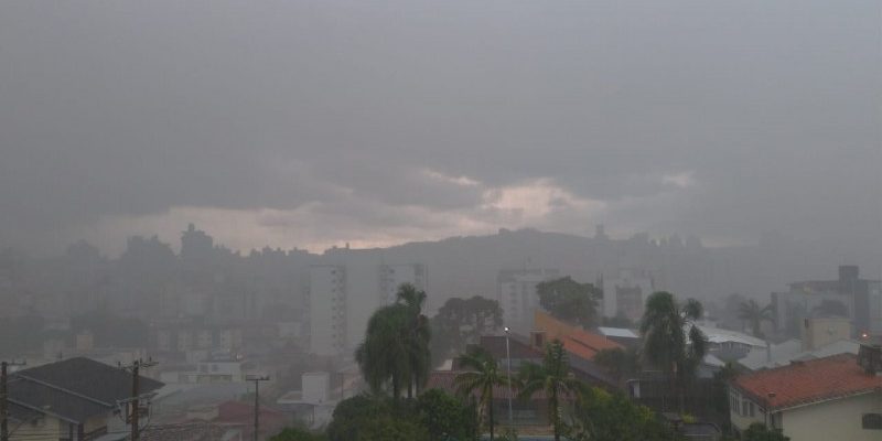 defesa-civil-alerta-para-risco-de-temporais-nesta-quinta-feira-em-criciuma