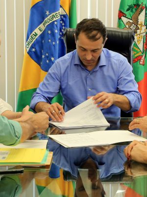 governador_assina_nomeacao_de_mil_professores_efetivos_para_a_rede_estadual_20190109_2028197274