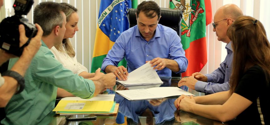 governador_assina_nomeacao_de_mil_professores_efetivos_para_a_rede_estadual_20190109_2028197274