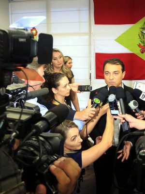 governador_carlos_moises_anuncia_primeiras_medidas_de_contencao_de_gastos_do_executivo_20190102_1280463861
