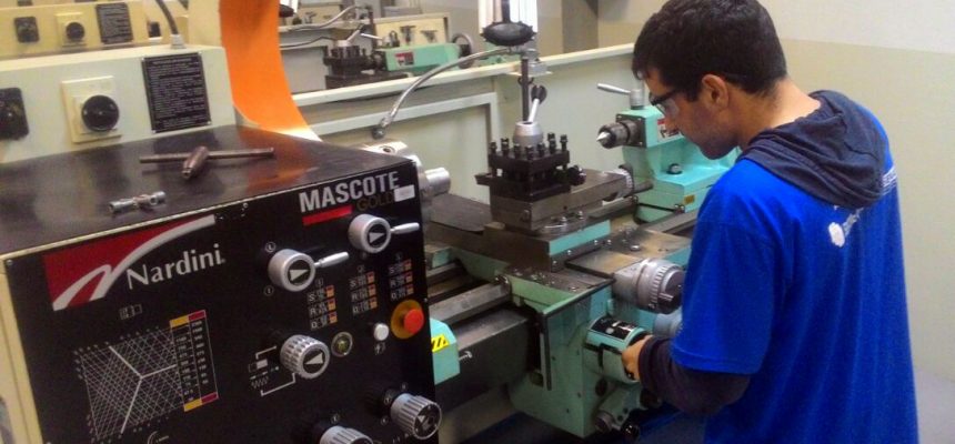 jovens-na-industria