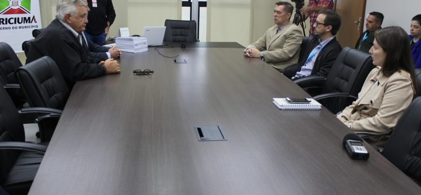 prefeitura-firma-parceria-com-a-casan-para-o-programa-se-liga-na-rede-ana-de-mattia-16