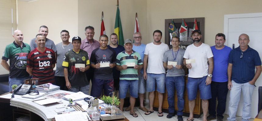 premiacao-aos-vencedores-da-bocha-e-futebol-suico-1