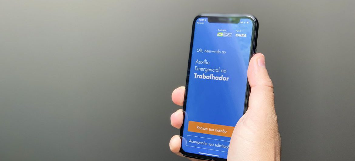 Aplicativo Auxílio Emergencial ao Trabalhador 

A Caixa Econômica Federal lançou o aplicativo para a liberação do auxílio emergencial a trabalhadores de baixa renda prejudicados pela pandemia do coronavírus. 

O pedido para receber o benefício pode ser feito no site auxilio.caixa.gov.br ou pelo APP CAIXA | Auxílio Emergencial, disponível nas lojas de aplicativos para celulares Android e IOS. 

O Senado aprovou a medida no dia 30 de março e a lei foi sancionada em 2 de abril de 2020 (Lei 13.982). 

Foto: Leonardo Sá/Agência Senado
