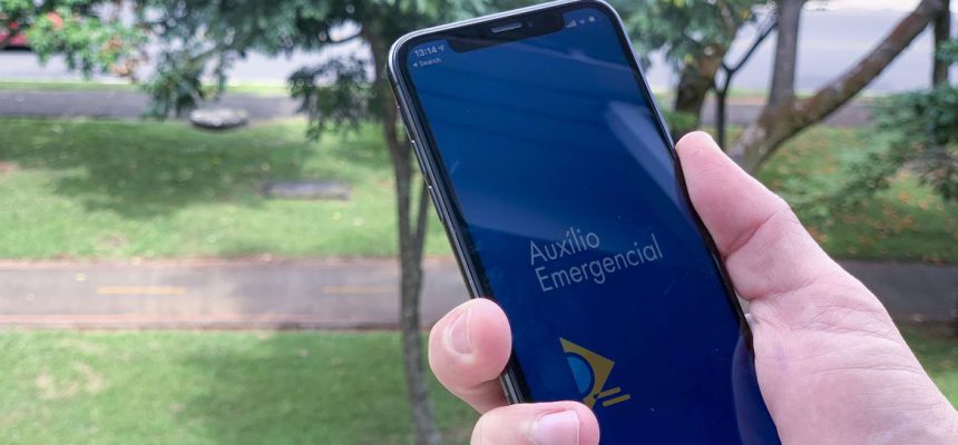 Aplicativo Auxílio Emergencial ao Trabalhador 

A Caixa Econômica Federal lançou o aplicativo para a liberação do auxílio emergencial a trabalhadores de baixa renda prejudicados pela pandemia do coronavírus. 

O pedido para receber o benefício pode ser feito no site auxilio.caixa.gov.br ou pelo APP CAIXA | Auxílio Emergencial, disponível nas lojas de aplicativos para celulares Android e IOS. 

O Senado aprovou a medida no dia 30 de março e a lei foi sancionada em 2 de abril de 2020 (Lei 13.982). 

Foto: Leonardo Sá/Agência Senado