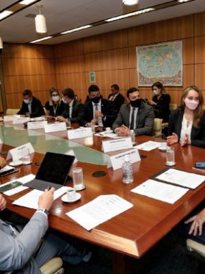 daniela_reinehr_e_ministro_do_turismo_20210427_1372497328