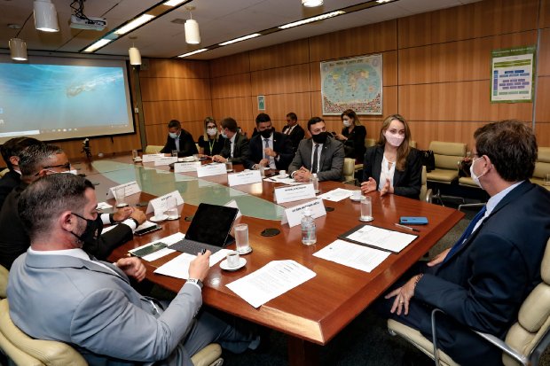 daniela_reinehr_e_ministro_do_turismo_20210427_1372497328