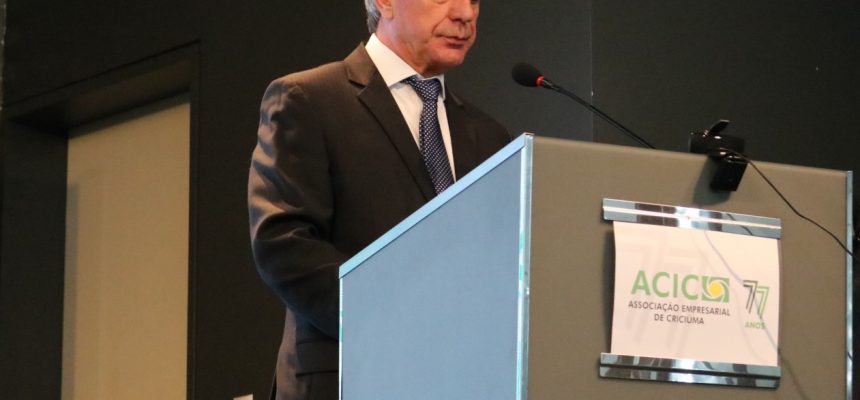 77-anos-15-presidente-moacir