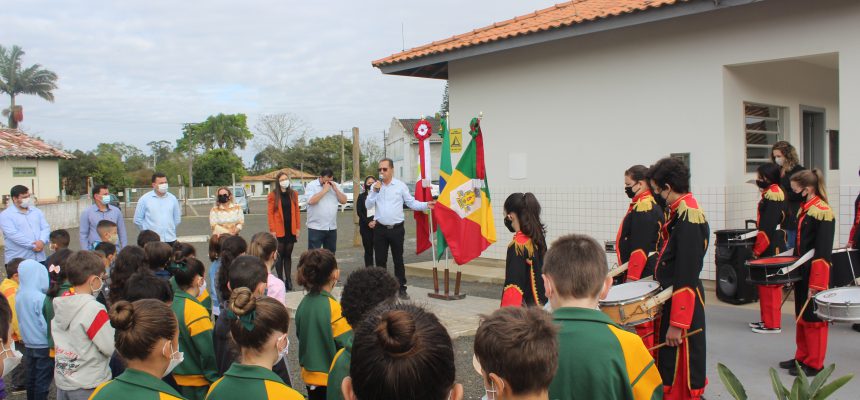 escola-m-libania-06-prefeito-brambila