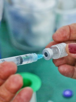 nova-veneza-organiza-aplicacao-de-dose-de-reforco-contra-a-covid-19-em-idosos_lucas-sabino-2