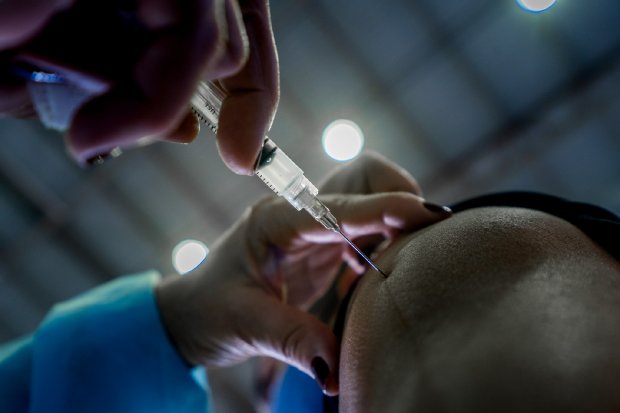 vacinacao_em_sc_estado_e_o_terceiro_do_pais_com_a_menor_proporcao_de_pessoas_em_atraso_na_aplicacao_da_segunda_dose_20211116_1325961112