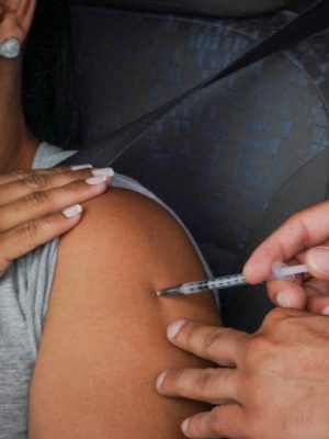 vacinacao_em_sc_mais_de_46_mil_pessoas_receberam_a_segunda_dose_ou_reforco_no_dia_d_da_mega_vacinacao_20211122_1322039006