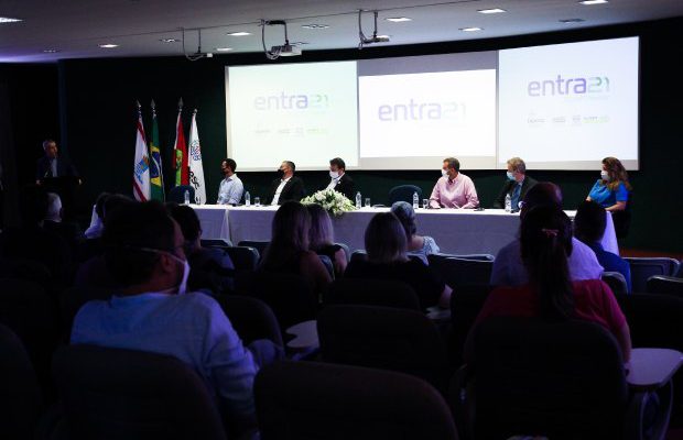 entra21_planeja_formar_seis_mil_profissionais_na_area_da_tecnologia_no_estado_20220208_1566467558