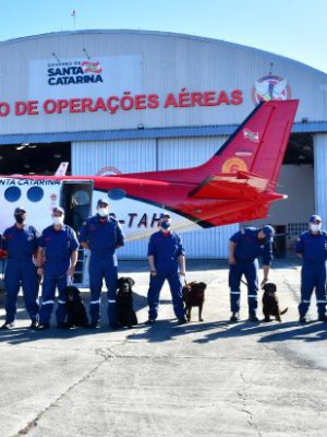 nove_militares_do_cbmsc_seguem_para_auxiliar_nas_buscas_em_petropolis_20220219_1028609860
