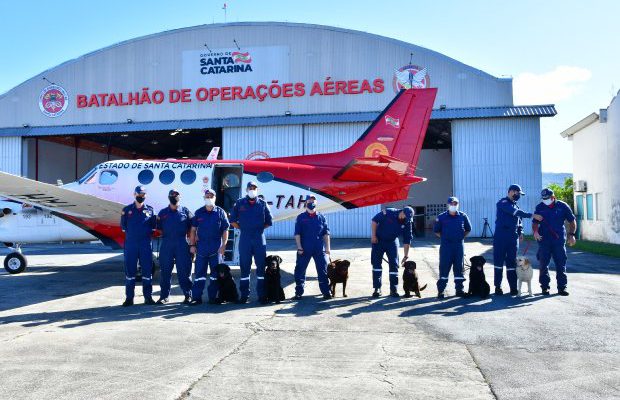 nove_militares_do_cbmsc_seguem_para_auxiliar_nas_buscas_em_petropolis_20220219_1028609860
