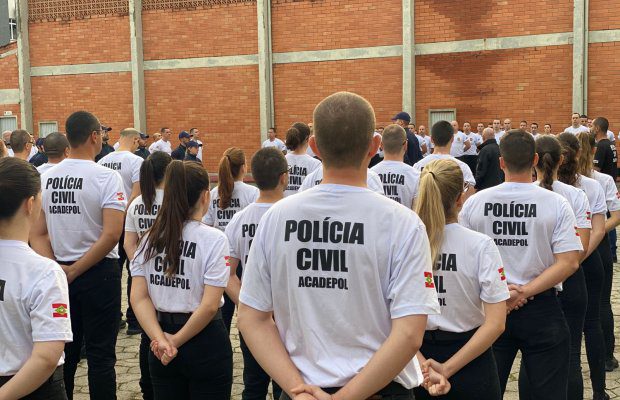 policia_civil_comeca_curso_de_formacao_inicial_para_160_novos_policiais_civis_em_santa_catarina_20220627_1145882393