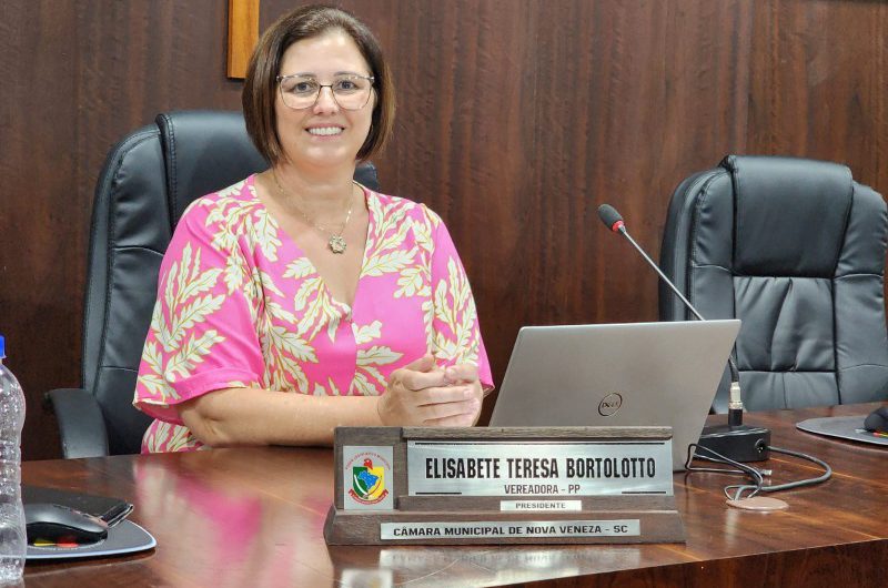 nova-veneza-realiza-sua-primeira-sessao-da-camara-presidida-por-uma-mulher